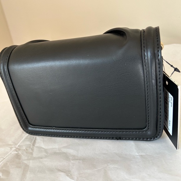 Badgley Mischka Small Black Pleated
Crossbody Black faux leather - Picture 4 of 4